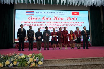 WHA 산업 단지 응에안은 베트남에서 태국 국경일 기념 행사에 참여