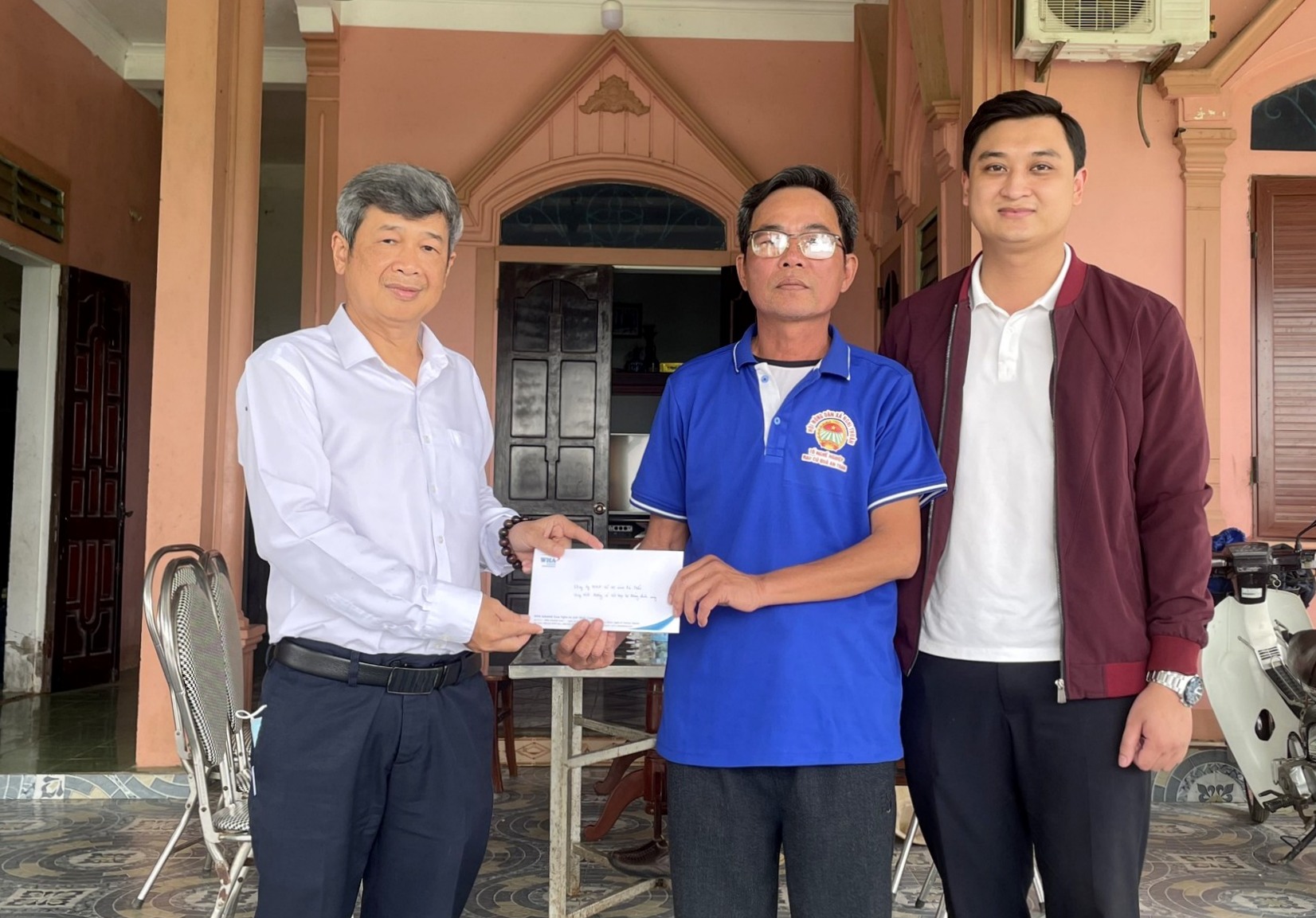WHA Industrial Zone 1 - Nghe An Donates to Support the Enhancement of Flagpole and Lighting System on the Roads of Ru Than Hamlet