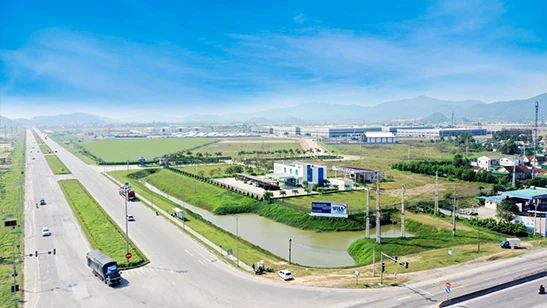 What should the foreign investors pay attention to when renting industrial parks in Vietnam?