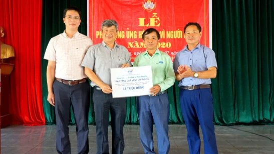 WHA Presents Donation for Nghi Hung Commune