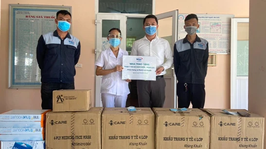 WHA Donates Face Masks and Antiseptic Gel to Preventive Medical Center in Nghi Dien Commune, Nghi Loc District